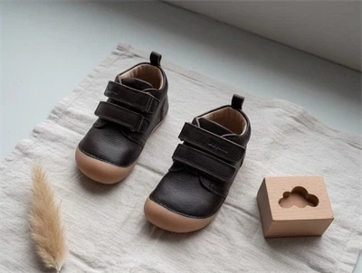 Bisgaard Carter begyndersko mørkebrun med velcro