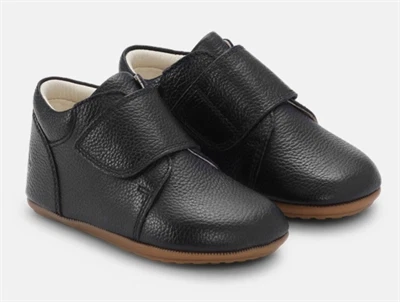 Bundgaard Tannu hjemmesko black set skråt forfra