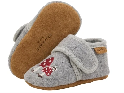 En Fant grå uldfutter med svampebroderi og ruskindssål