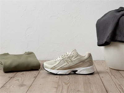 New Balance 740 sneaker beige til børn med mesh og snørebånd