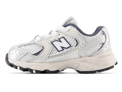 New Balance 530 sneaker til baby i grå nuance med elastiksnørebånd
