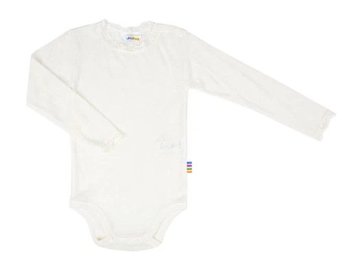 Joha body i natur merinould og silke med blonde og trykknapper