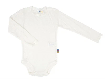 Joha body i natur merinould og silke med blonde og trykknapper