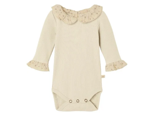 Lil\' Atelier BABY body turtledove med flæsekrave