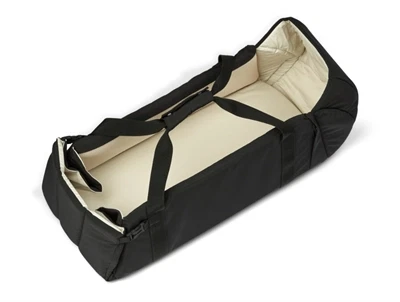 Liewood Amber baby lift i sort med blød polstring