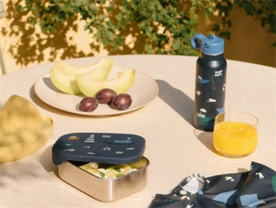 Liewood Falk drikkedunk i brug sammen med madkasse