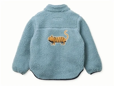 Liewood Nolan pilejakke i blå nuance set bagfra med motiv  