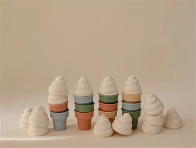 Mushie Mix & Match Ice Cream Toy Set med fire is i silikone