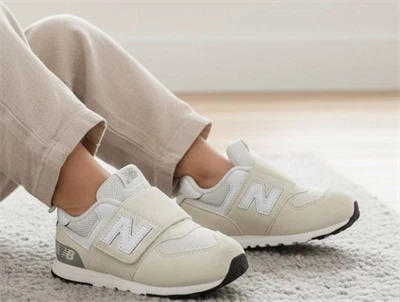 New Balance 574 prewalker sneaker til baby i grå nuance med velcrolukning
