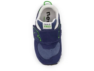 New Balance 574 sneaker i navy/alpine green med velcro- set oppefra