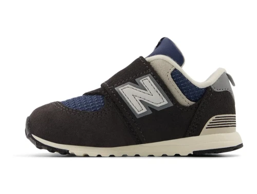 New Balance 574 sneaker støvet sort/blå- set fra siden