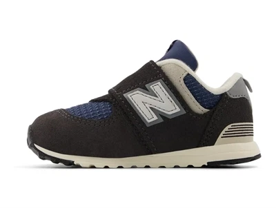 New Balance 574 sneaker støvet sort/blå- set fra siden