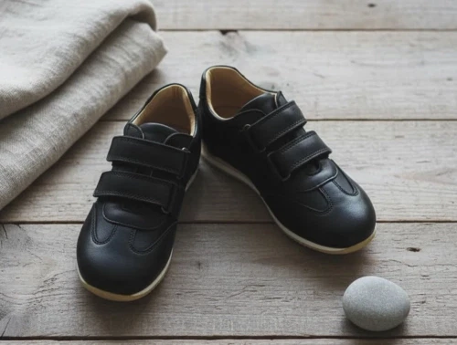 Pom Pom sneaker sort med velcro