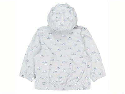 Petit Piao regnjakke i lys blå nuance med bådprint set bagfra