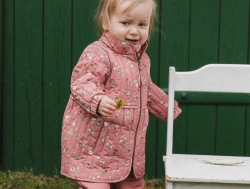 Petit Piao termo jakke i dusty rose med strawberry print på barn