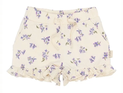 Petit Piao shorts i lys creme nuance med violprint og flæser forfra