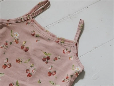 Petit Piao undertrøje rosa jordbær detalje