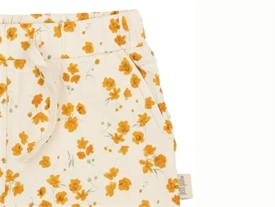 Petit Piao shorts råhvid med gult blomsterprint detalje