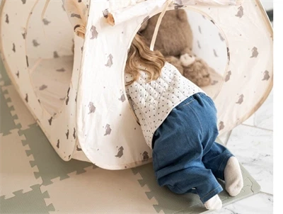 That’s Mine Tatum aktivitetstelt bees and bears med barn indeni