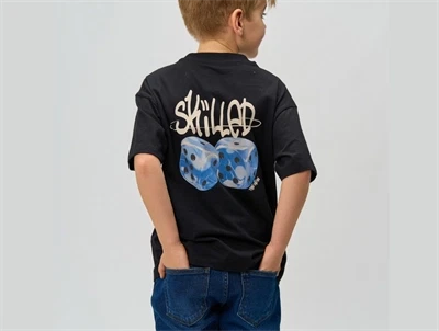 Bagside af THE NEW TNRoss oversize t-shirt sort med grafisk print