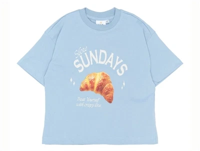 THE NEW t-shirt i lyseblå med croissant frontmotiv