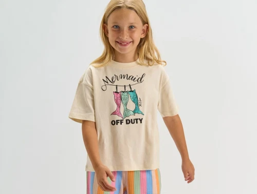 THE NEW Tia oversized t-shirt gardenia med mermaid print vist på barn
