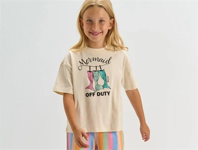 THE NEW Tia oversized t-shirt gardenia med mermaid print vist på barn