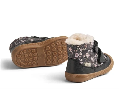 Wheat Daxi Tex prewalker sort med blomster set fra sålen og en anden vinkel