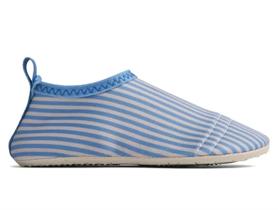 Wheat Dolphin badesko i blå og hvid stribet med fleksibel sål