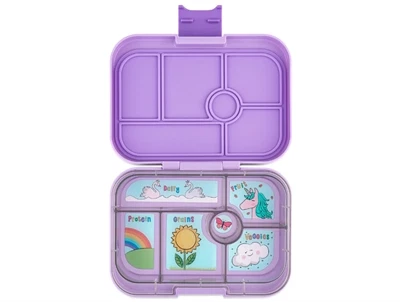 Yumbox Original madkasse i lavendel lilla med åben låg og unicornprint i inderbakken