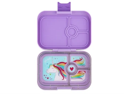 Yumbox Panino madkasse i lavendel lilla med åben låg og unicornprint i inderbakken