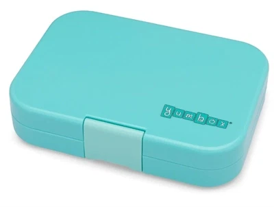 Yumbox Panino madkasse i misty aqua med regnbueprint og fire rum