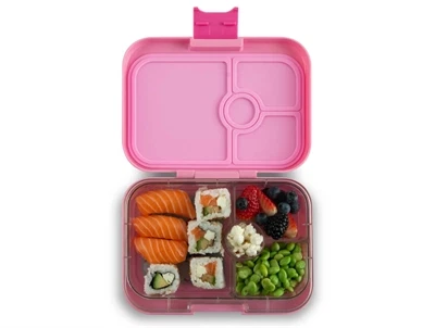 Yumbox Panino madkasse i power pink fyldt med sushi og bær