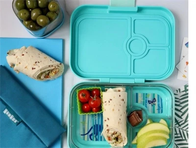 Yumbox Panino madkasse i tropical aqua med panterprint og fire rum