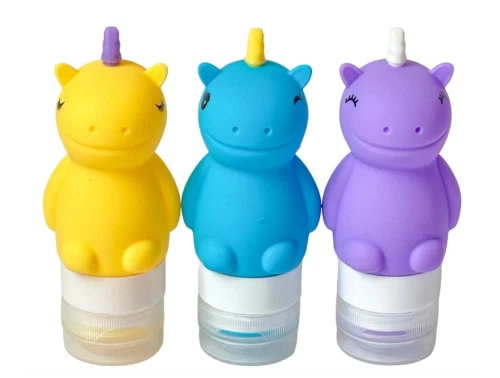 Tre Yumbox unicorn squeezy flasker i gul, blå og lilla med drypfri låg
