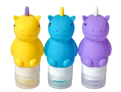 Tre Yumbox unicorn squeezy flasker i gul, blå og lilla med drypfri låg